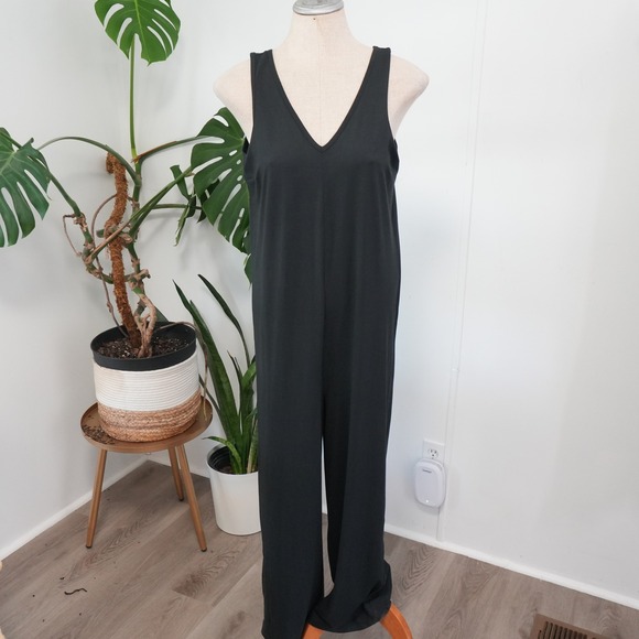 Varley Pants - Varley Jumpsuit Womens Small Black V-Neck Sleeveless Wide Leg Loungewear Pocket